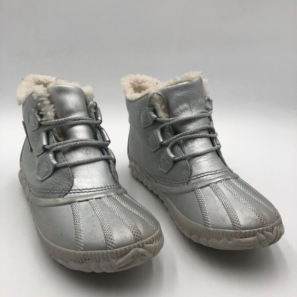 Sorel Silver Ankle Boots Disney Frozen Women’s 9 Waterproof Hiking shoes sparkly - Picture 1 of 16